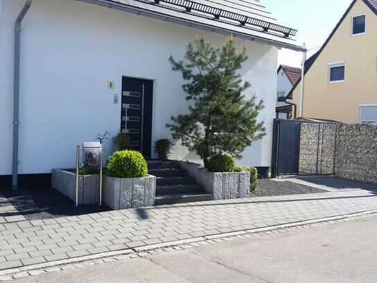 Neuwertiges 7-Zimmer-Einfamilienhaus mit Einbauküche in Burgau