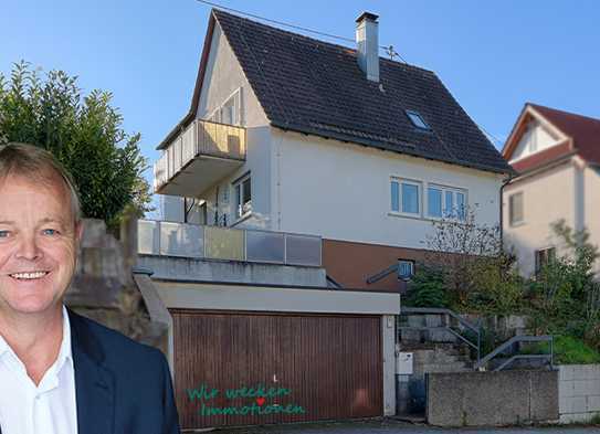 Freistehendes Einfamilienhaus mit großem Grundstück und Doppelgarage