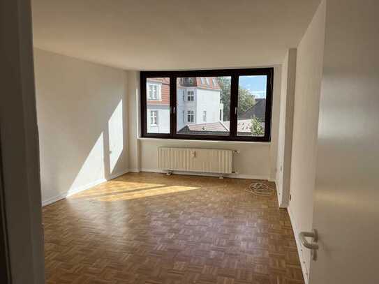 Schöne und gepflegte 4-Raum-Wohnung mit EBK in Bremen