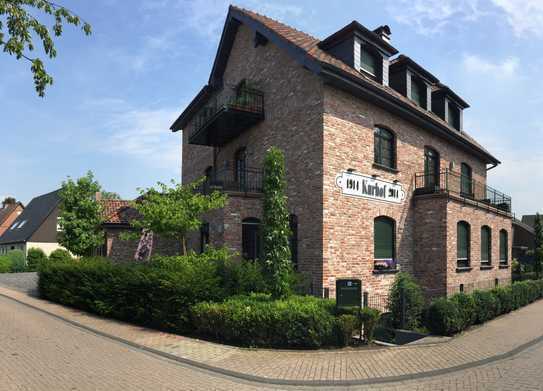 Maisonette Wohnung mit Balkon im historischen Kurhof und 125 m2 Bodenfläche.