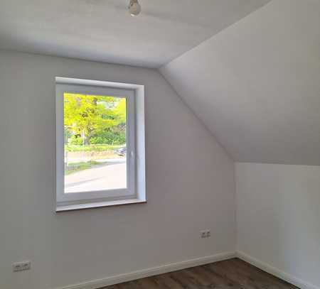 Geschmackvolle, neuwertige 2-Raum-DG-Wohnung mit gehobener Innenausstattung mit EBK in Escheburg