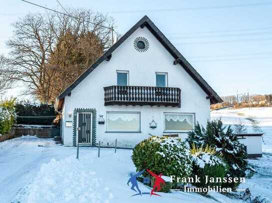 Freistehendes Einfamilienhaus in traumhafter Lage mit großem Grundstück in Dahlem