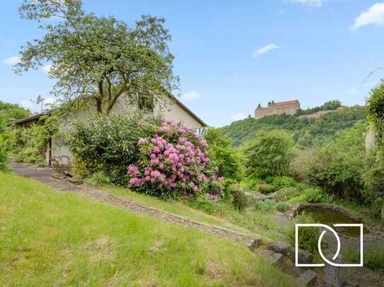 Alleinlage in Innenstadtnähe! Gehobenes Anwesen auf großem Grundstück mit malerischem Burgblick