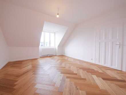 Altbau | Exklusiv sanierte Dachgeschosswohnung mit zwei Bädern und Südausrichtung