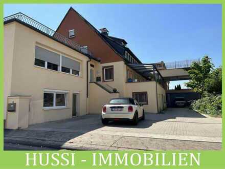 Großes Mehrfamilienhaus mit 2 Lagerhallen in ruhiger Ortsrandlage von Kahl