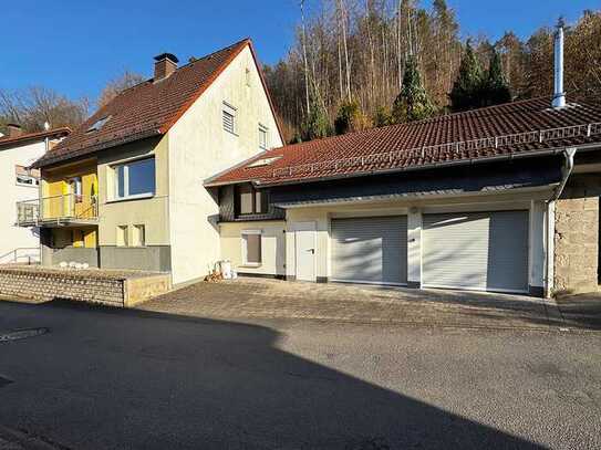 Einfamilienhaus mit großzügigem Grundstück + Werkstatt/Lagerhalle