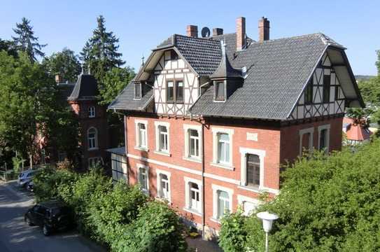 Moderne 2-Zimmer Wohnung mit Einbauküche und Terrasse in hochwertig sanierter Gründerzeitvilla