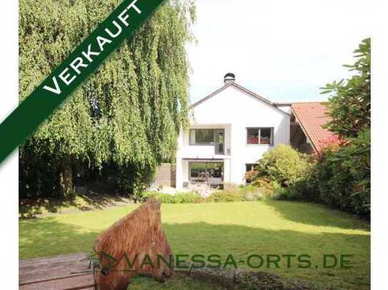 Vanessa Orts Immobilien GmbH - V E R K A U F T - Modernes & zeitloses EFH mit viel Licht & Platz