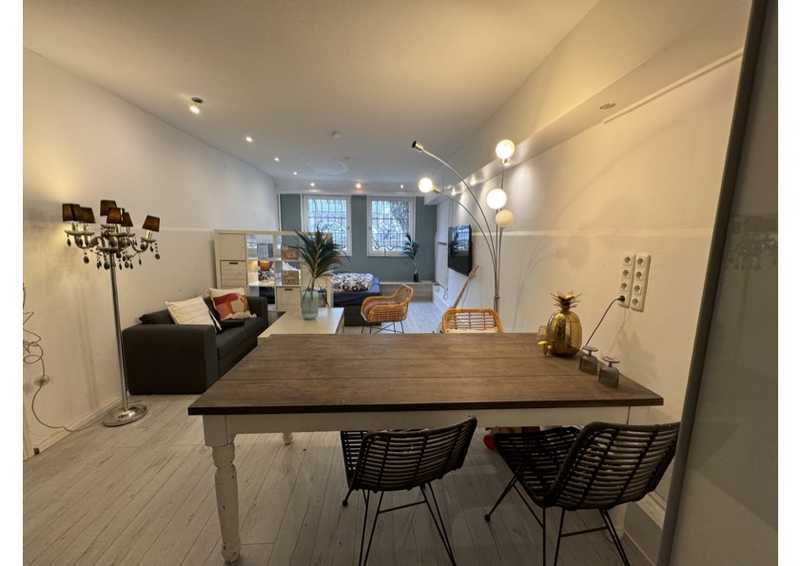 Geschmackvolle 37-Raum-Hochparterre-Wohnung mit gehobener Innenausstattung in Bremen