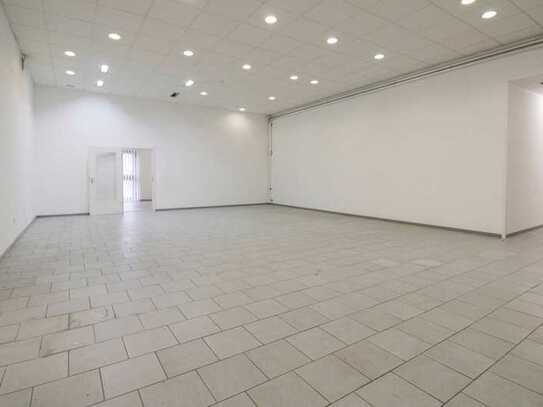 Eigenes Business oder Investment: Leerstehende Verkaufsfläche mit Büros in Wertheim-Wartberg