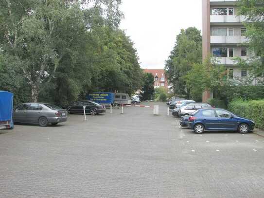 PKW-Außenstellplätze mit Schrankenanlage, Walddörferstraße 188 / Zufahrt Thiedeweg