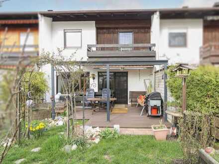 Hoher Wohnkomfort: Vielfach modernisiertes RMH mit überdachter Terrasse, Sauna und Garage