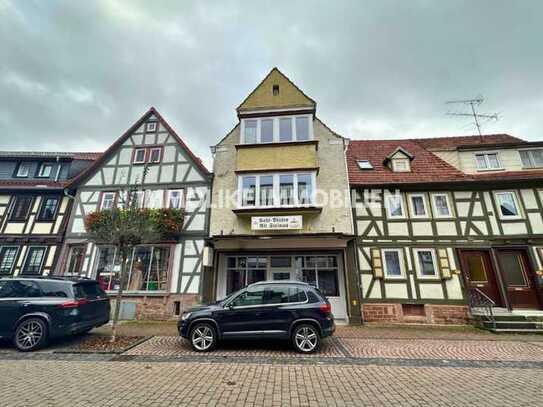 ** Sanierungsbedürftiges Wohnhaus mit 3 Wohnungen und Cafe in der Altstadt**