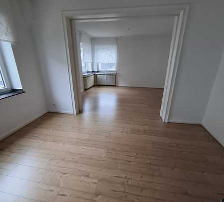 Helle und Große 3 Zimmer Wohnung in Duisburg Neudorf-Nord