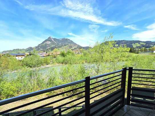 Zentrale 2,5- Zimmerwohnung mit Fluss- und Bergblick