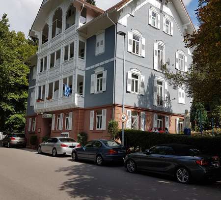 Renovierte Maisonette-Wohnung mit drei Zimmern und Einbauküche am Kürpark in Bad Herrenalb