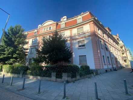 Erstbezug nach Renovierung 3 - Zimmer Altbauwohnung mit Balkon in Wiesbaden - Biebrich!