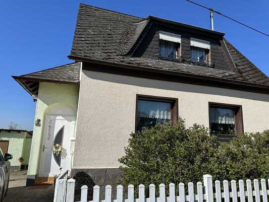 Einfamilienwohnhaus mit großzügigen Garten-/Wiesengrundstück