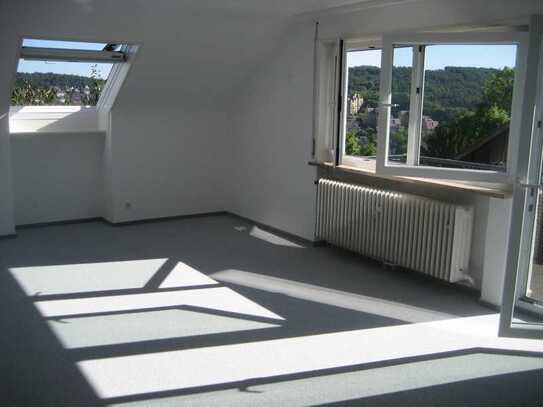 auf 3 Jahre befristet! sonnige 3 Zimmer-DG-Wohnung mit EBK und Balkon