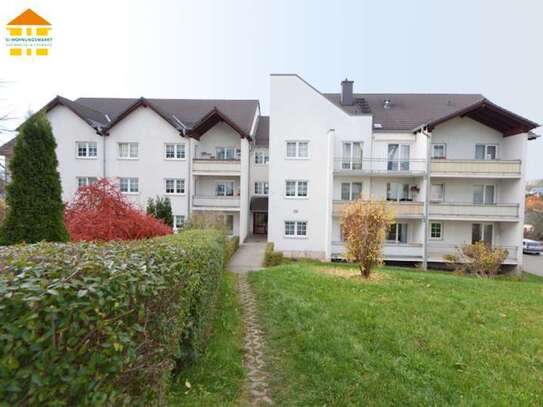 Familienfreundliche 4-Raum-Wohnung mit Balkon und Stellplatz in Bernsbach!