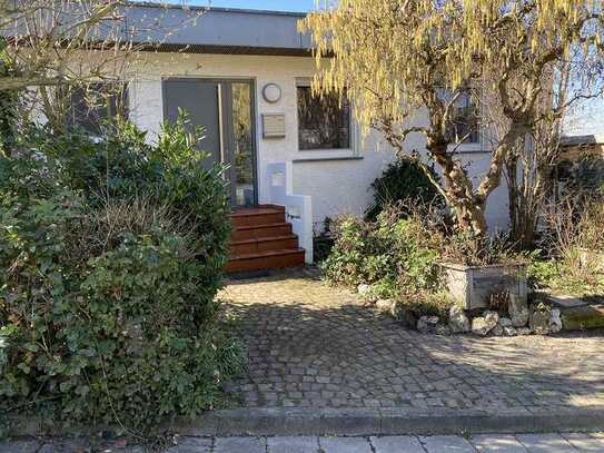 Gepflegter Flachdachbungalow – in Top-Ruhewohnlage – mit Weitblick