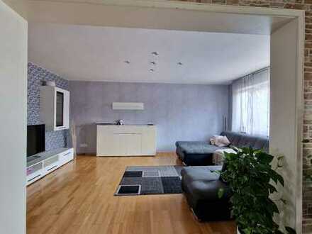 Helle & moderne 3,5-Zimmer-Wohnung mit toller Ausstattung und 2 Balkone + Garage