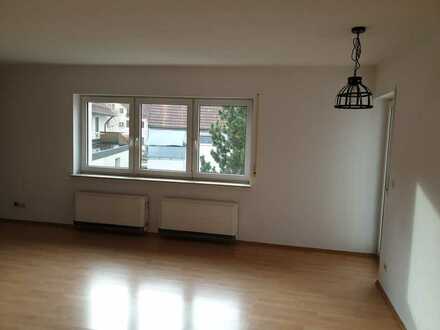 Gepflegte 4-Raum-Wohnung mit Balkon und Einbauküche in Gosheim