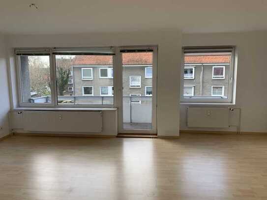 Große 2-Zimmer-Wohnung mit Balkon