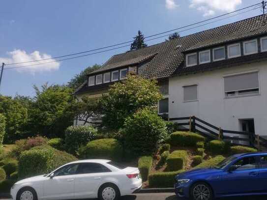 *Moderne 3 Zi Dachgeschoss-Wohng. mit Balkon + EBK in bester Aussichtslage von Ehlscheid*