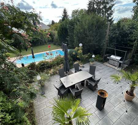 Stilvolles Wohndomizil mit Pool und herrlichem Garten