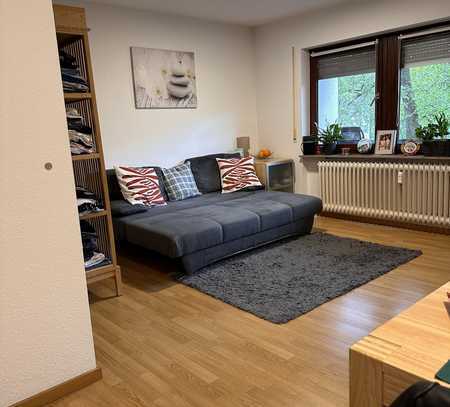 Schöne 1,5-Zimmer-Wohnung in Eningen mit Balkon und EBk, ruhige Lage.