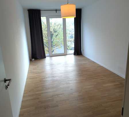 Studentenzimmer in Wohnung mit Balkon und EBK