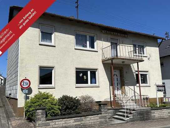 Großes Ein- bis Zweifamilienhaus mit Garage und Garten