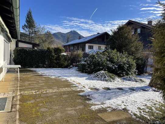 Lenggries | 69er Retro Bungalow (Heizung und Fenster erneuert) auf großem Grundstück Isar Ostseite