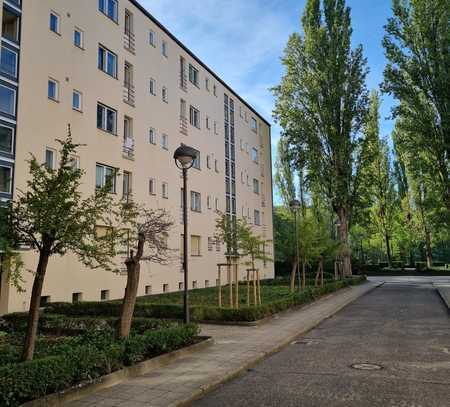 KURFÜRSTENDAMM 1-Zimmer-Wohnung mit Einbauküche in Wilmersdorf, Berlin