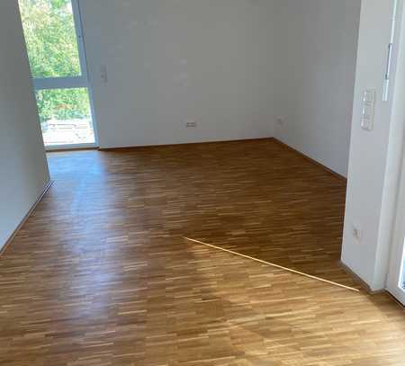 Hochwertige 2-Zimmer-Wohnung mit Balkon TG-Stellplatz und EBK in Mainz