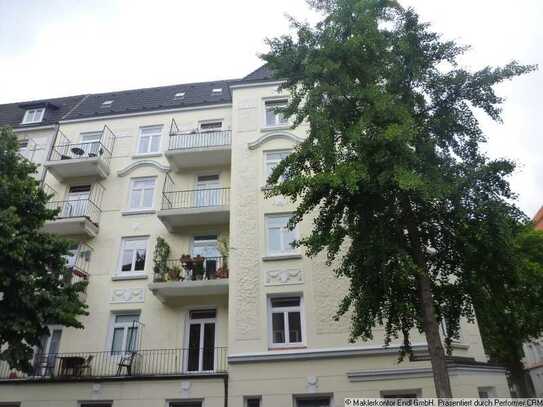 Jugendstil-Mehrfamilienhaus in Toplage von Winterhude mit Dachgeschossrohling