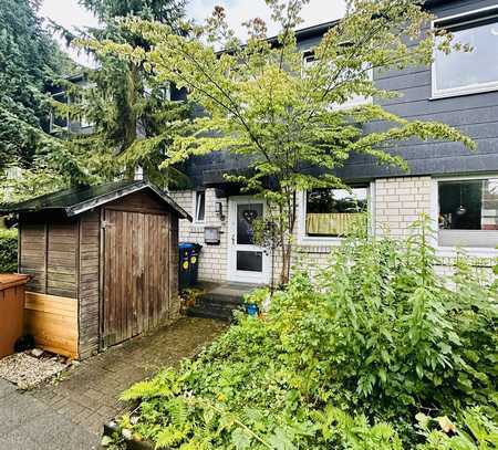 Vermietetes Reihenmittelhaus mit 4,5 Zimmern, Keller sowie Carport // Tauernweg, Kiel