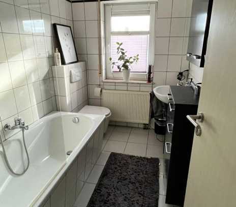 Freundliche 2-Zimmer-Dachgeschosswohnung mit Balkon und EBK in Löhnberg