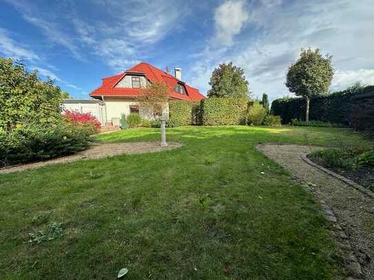 Einfamilienhaus mit Einliegerwohnung, Garage, Carport, EBK in idyllischer Lage in Glindenberg