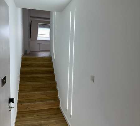 Stilvolle 3,5-Zimmer-Maisonette-Wohnung mit luxuriöser Innenausstattung mit EBK in Mannheim