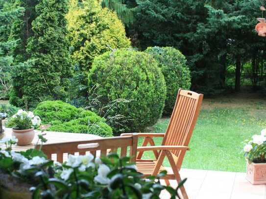 Gepflegtes Einfamilienhaus mit Garten, Garage