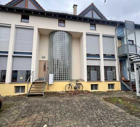 Helle und geräumige 2,5 Zimmerwohnung mit Gartenterrasse in Stutensee