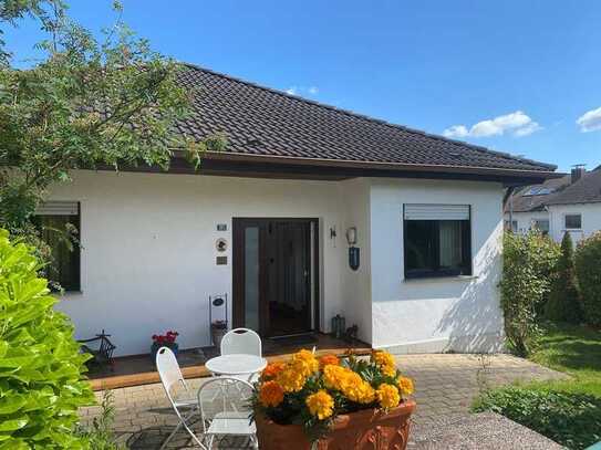 Charmanter Bungalow auf gepflegten Eckgrundstück in ruhiger Vorortlage am Feldrand