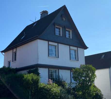 Einzigartiges 5-Zimmer-Einfamilienhaus mit Gewerbehalle und großem Grundstück, ideal für Handwerker