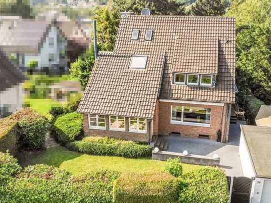 Freihstehendes Einfamilienhaus in Sackgasse * Kamin * Garten * Garage * 227 m² Wohn/Nutzfläche