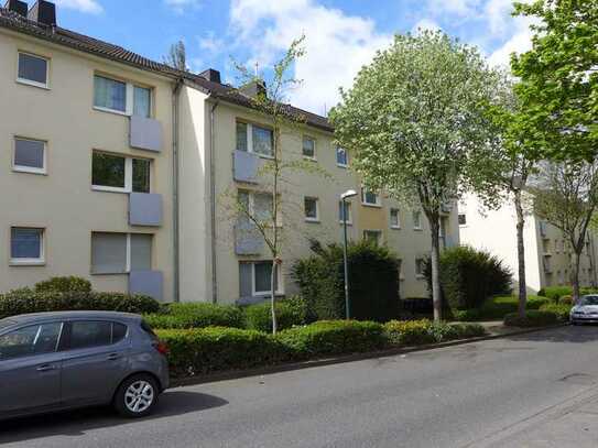 Geräumige drei Zimmer Wohnung mit Balkon in Düren!