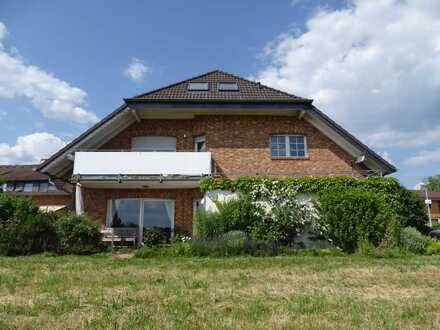 gepflegte Maisonette Eigentumswohnung, 4 Zimmer 128 qm, 2 Bäder, 1 Garage, Balkon