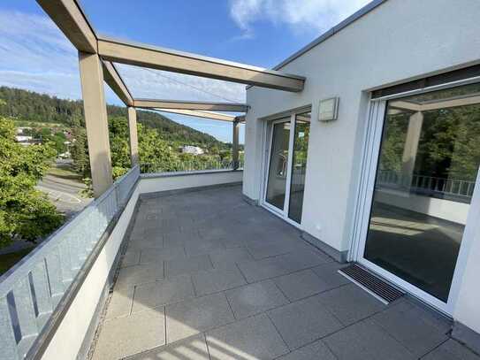 Tolle 3-Zimmer-Penthouse-Wohnung mit großer Dachterasse und Einbauküche
