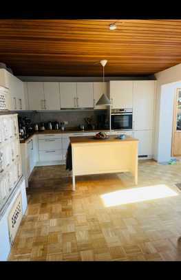 Stilvolle 4,5-Raum-Maisonette-Wohnung mit geh. Innenausstattung mit Balkon und EBK
